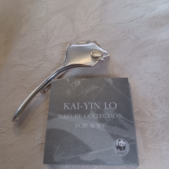 Kai-Yin Lo Sterling Silver Calla Lilly Brooch, WWF Collection - Picture 2 of 11